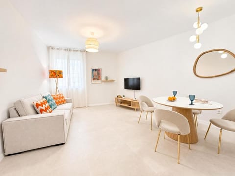 TV and multimedia, Living room, Dining area