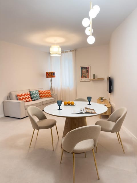 TV and multimedia, Living room, Dining area