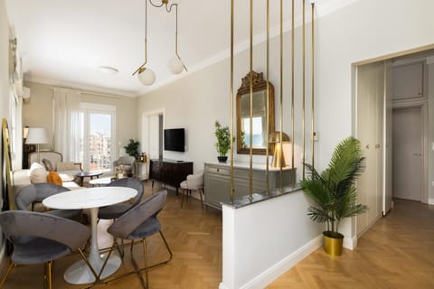 TV and multimedia, Living room, Seating area, Dining area