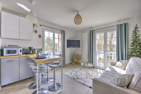 Kitchen or kitchenette, Living room
