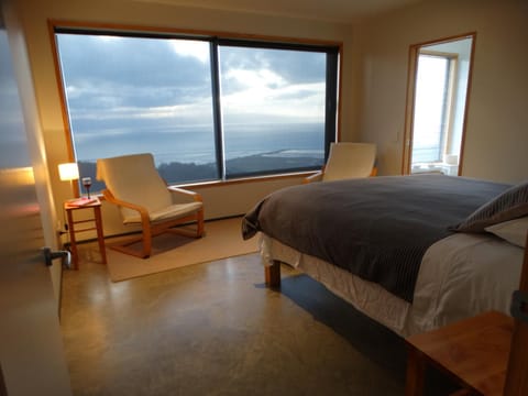 Bed, Natural landscape, Photo of the whole room, Seating area, Bedroom, Mountain view