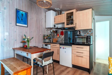 Kitchen or kitchenette, stove