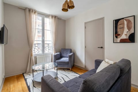 TV and multimedia, View (from property/room), Living room, Decorative detail, Seating area, heating