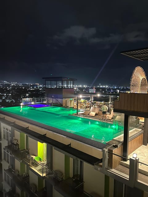 Night, Pool view