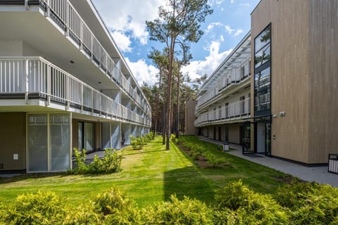 Property building, Neighbourhood, Garden, Garden view, Street view