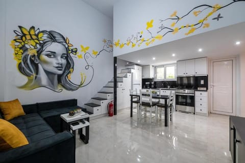 Kitchen or kitchenette, Living room, Dining area, oven, pet friendly, stove