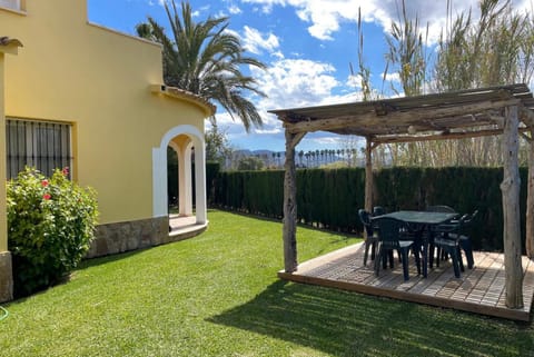 Property building, Patio, Garden, Dining area