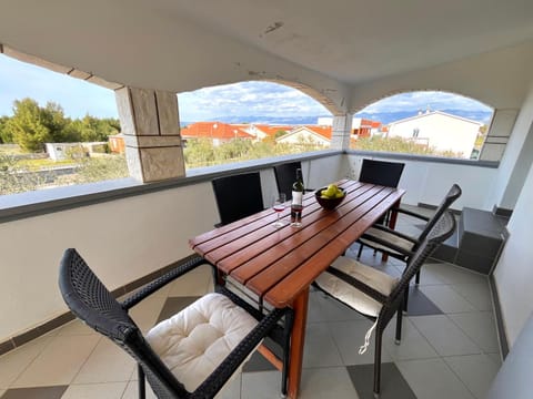 Day, Natural landscape, Garden, View (from property/room), Balcony/Terrace, Seating area, Dining area, Mountain view