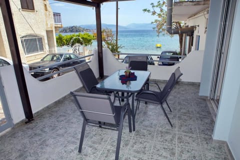Patio, Day, Natural landscape, View (from property/room), Balcony/Terrace, Seating area, Dining area, Sea view