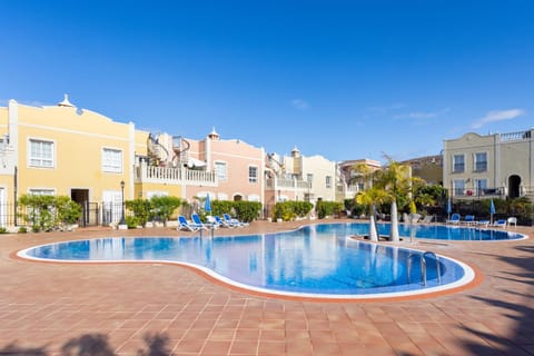 Property building, Pool view, Swimming pool, sunbed