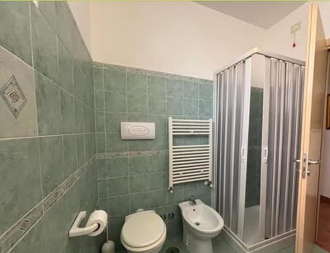 Shower, Toilet, bidet