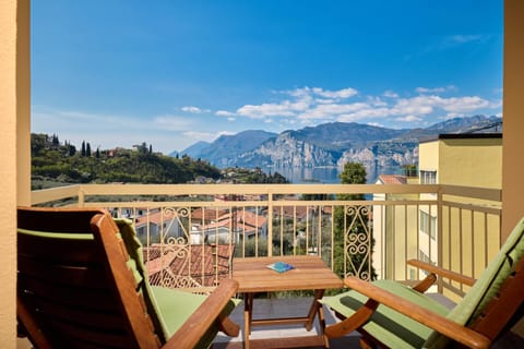 Natural landscape, View (from property/room), Balcony/Terrace