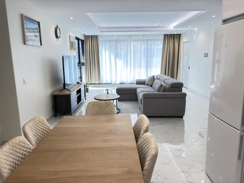 Kitchen or kitchenette, Living room