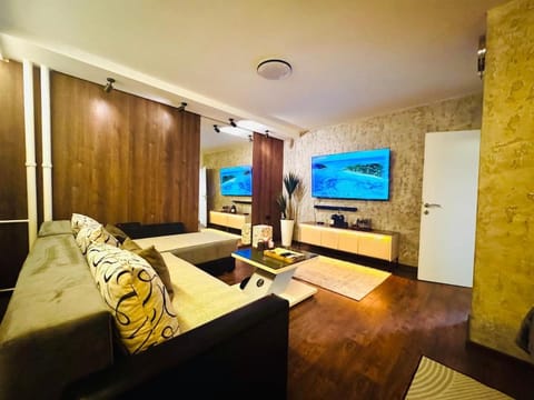 Communal lounge/ TV room, TV and multimedia, Seating area, Evening entertainment