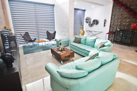 Living room, Seating area