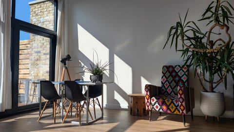 Seating area, Dining area
