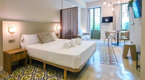 Photo of the whole room, Bedroom