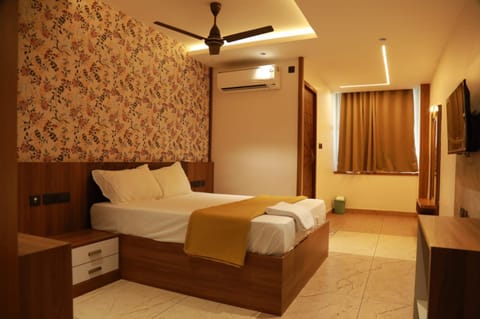 Bed, TV and multimedia, Photo of the whole room, Bedroom, air conditioner