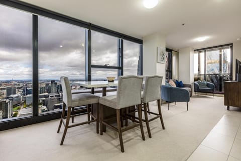 View (from property/room), Living room, Seating area, Dining area, City view