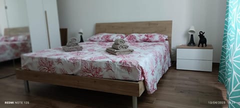 Bed, Bedroom, towels, wardrobe