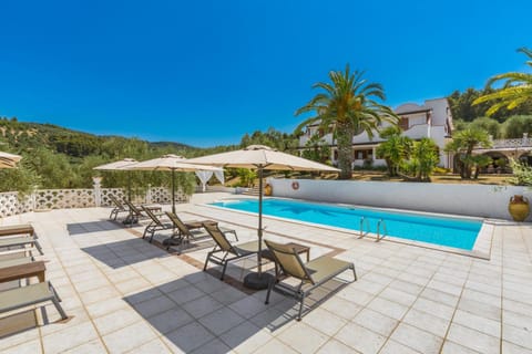 Swimming pool, sunbed