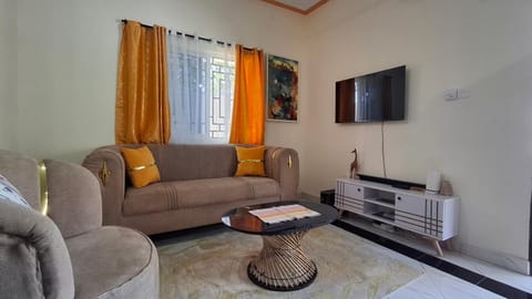 Communal lounge/ TV room, TV and multimedia, Living room, Seating area, Evening entertainment