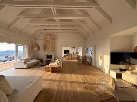 Communal lounge/ TV room, TV and multimedia, Living room, Seating area, Garden view, Pool view, Sea view, Swimming pool