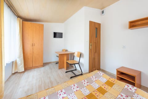 Bed, TV and multimedia, Photo of the whole room