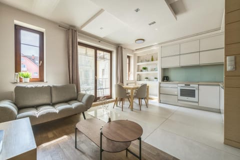 Kitchen or kitchenette, Living room, Seating area, Dining area