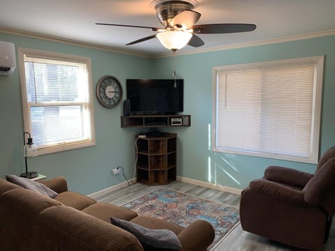 Surfside 13 - Cute Lakefront Condo! House in Oscoda Township
