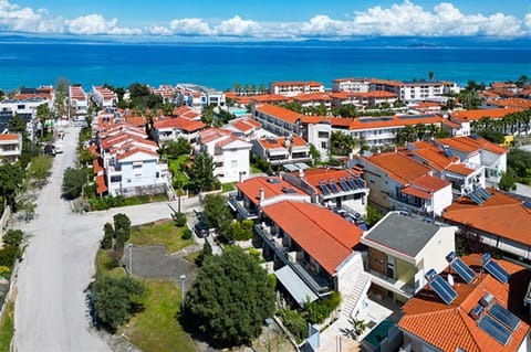 Property building, Day, Neighbourhood, City view, Sea view, Street view, Location