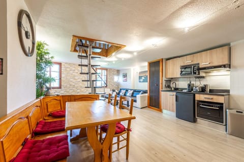 Lodge & Castle - Beau T3 en Vieille Ville Apartment in Annecy