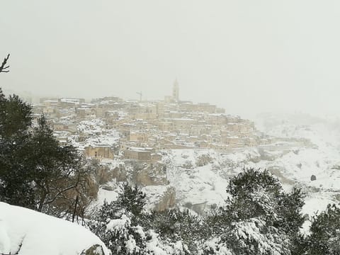 Nearby landmark, Day, Natural landscape, Winter, Street view