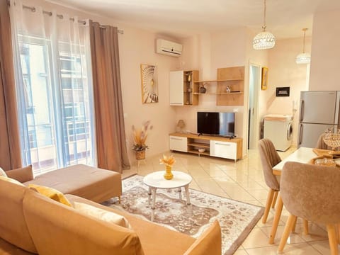 Communal lounge/ TV room, TV and multimedia, Living room, air conditioner