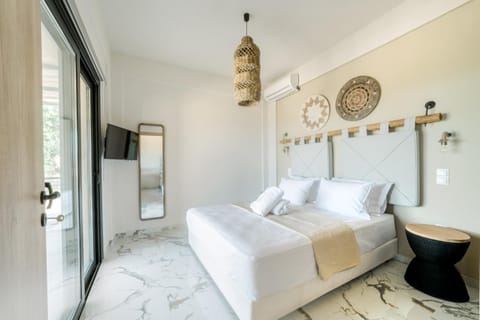 Bed, TV and multimedia, Photo of the whole room, Bedroom, air conditioner