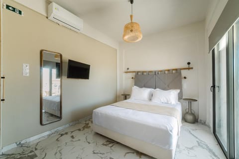 Bed, TV and multimedia, Photo of the whole room, Bedroom, air conditioner