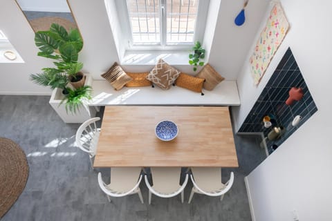 Living room, Seating area, Dining area