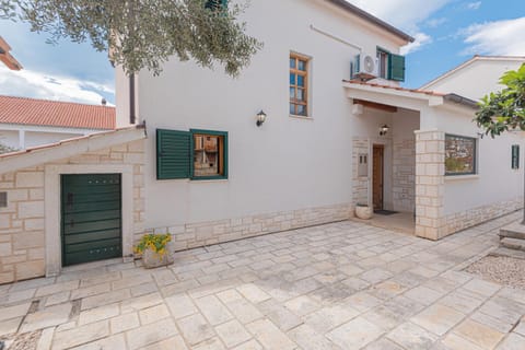 Villa V4 Villa in Šibenik-Knin County, Croatia