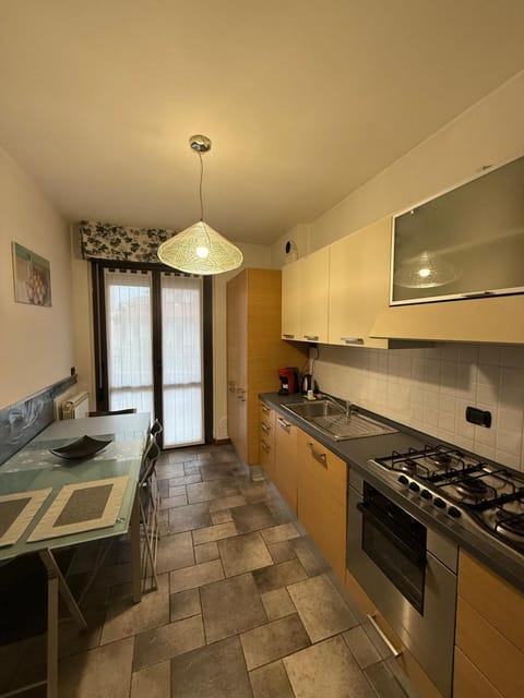 Kitchen or kitchenette, Dining area, dishwasher, pet friendly