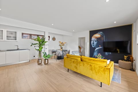 Kitchen or kitchenette, Living room, Seating area, Dining area, kitchen, kitchen