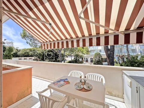 Patio, Day, View (from property/room), Balcony/Terrace, Dining area