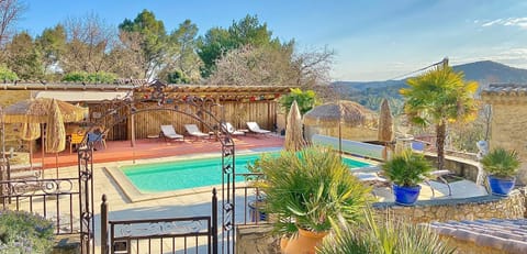 Chambres d'hôtes et Gîtes Les Restanques Bed and Breakfast in Pont-Saint-Esprit