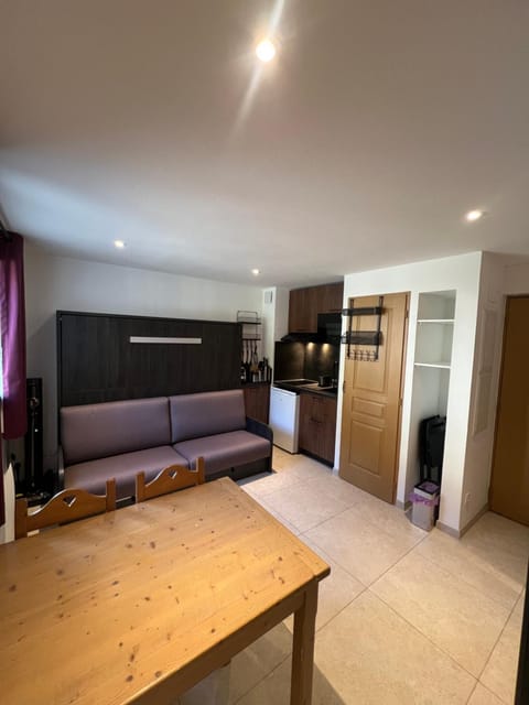 Bed, Kitchen or kitchenette, Living room