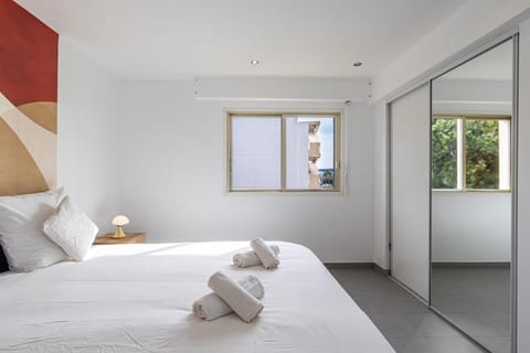 Stunning apartment with sea front terrace Apartment in Nice