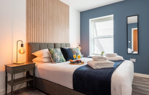 Photo of the whole room, Bedroom, towels