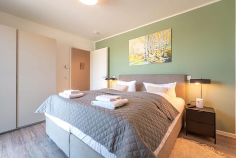 Bed, Photo of the whole room, Bedroom, towels, wardrobe