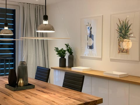 Decorative detail, Seating area, Dining area