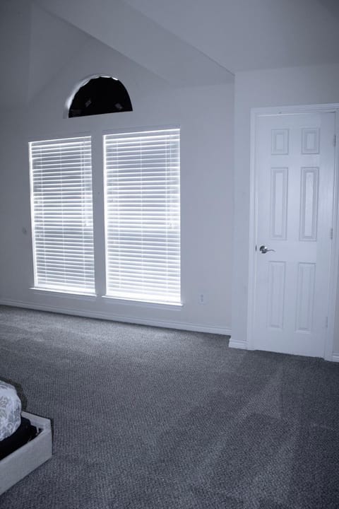 Spacious 4200 sqft - 6 bdrms 4 bath - Gym - Pets OK Near PGA - Universal KIDS - Star Frisco Villa in Little Elm