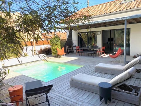 Seating area, Pool view