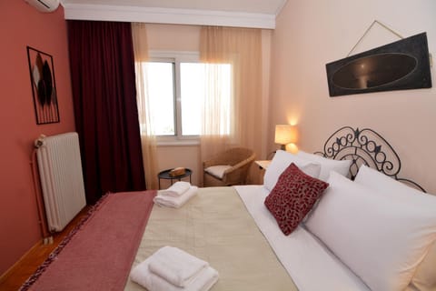 Photo of the whole room, Bedroom, towels, wardrobe